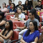 Estudantes selecionados como monitores participam de reunião com equipe da Bienal