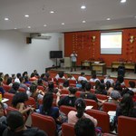 Monitores voluntários participam de reunião com equipe da Bienal