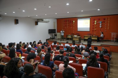 Treinamento de monitores da Bienal, com os últimos detalhes do evento