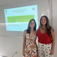 Família aluga van para assistir à defesa de TCC da aluna Vitória Rocha