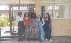 Na Universidade Eduardo Mondlane, com outra doutoranda e pesquisadora taxonomista