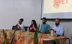 Mesa de abertura do evento