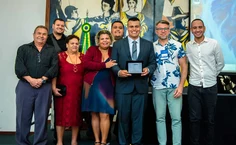 Caio Tavares com a família e amigos (Arquivo Pessoal)