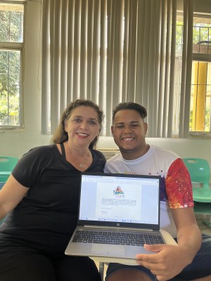 O estudante Jerônimo Silva e a professora Noemi Loureiro