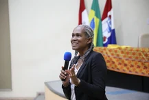 Professora Regla Toujaguez, representante do Neabi