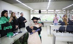 Emoção e alegria na solenidade de colação de grau