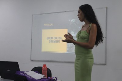 Diana Maria Justino de Souza, mulher trans, negra e a primeira a se formar em jornalismo na Ufal