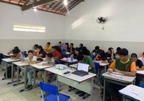 Estudantes participando das aulas