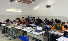 Estudantes participando das aulas