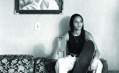 Foto de Paulo Accioly na exposição de Paris