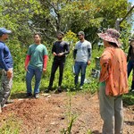 Estudantes de Agronomia participam de visita ao assentamento Flor do Bosque