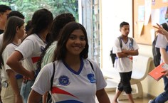 A estudante Maria Ingrid afirma estar surpresa e encantada com a diversidade da física