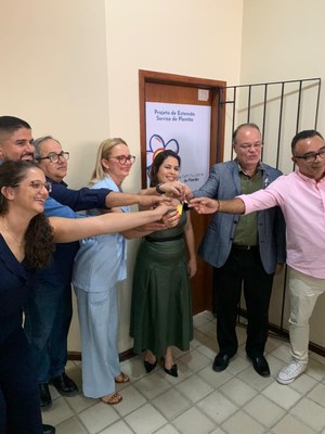 Hospital Universitário da Ufal cedeu oficialmente uma sala de permanência para o projeto de extensão Sorriso de Plantão