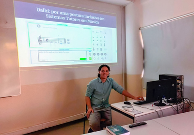 João Neto, que é da equipe do Cemupe, em um simpósio em Lisboa (Portugal)