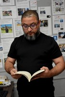 Egresso une trabalho no sistema prisional e pesquisa para propor políticas públicas