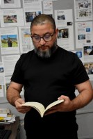 Egresso une trabalho no sistema prisional e pesquisa para propor políticas públicas