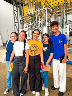 Maria Júlia Soares, Letícia Horário, Raissa Bezerra, Rafaela Cândido e Pedro Miguel Porfírio: estudantes de Engenharia Química desenvolvem biofilme produzido a partir de algas para aumentar a conservação do queijo