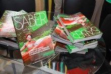 A Assessoria de Comunicação da Ufal também participou dos lançamentos da primeira noite da Edufal com a nova edição da Revista Saber Ufal