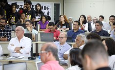 Conselheiros e membros da sociedade civil em reunião do Consuni.