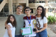 Guilherme Vicente, de 12 anos, e família, premiado nível 1 geral
