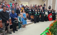 Formandos e familiares na solenidade