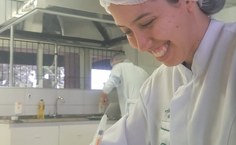 Débora Ferro, no Laboratório de Nutrição e Metabolismo