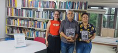Professores do programa de pós durante lançamento do livro que reúne relatos autobiográficos de discentes e docentes