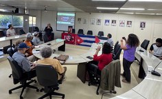 Lenilda Luna durante fala na reunião
