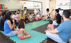 Mães, pais e outros responsáveis também participam das atividades com as crianças