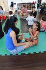 Atividades com as crianças também envolvem os adultos