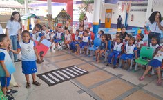 Crianças durante atividades do projeto