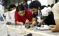 Estudantes e professores participam de curso de atualização na área de Biologia