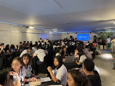 Liinc reuniu 21 equipes de estudantes da rede pública de Alagoas para criar soluções com apoio de Inteligência Artificial e transformar ciência em negócios Liinc reuniu 21 equipes de estudantes da rede pública de Alagoas para criar soluções com apoio de Inteligência Artificial e transformar ciência em negócios