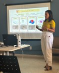 Estudante Valnice durante apresentação do livro para a banca de avaliação
