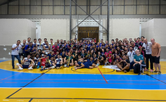 Estudantes participantes do Jufs 2025 na Ufal, com professores do Iefe e o pró-reitor Estudantil, Alexandre Lima (à direita)