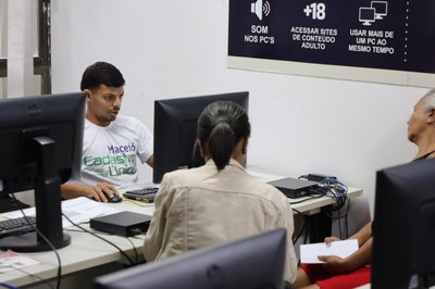 Cadastramento realizado no Centro de Inclusão Digital, que funciona no prédio da Biblioteca Central