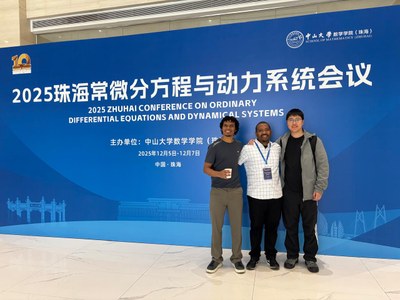 Professor Davi Lima, IM/Ufal;  professor Sergio Romaña, da Sun Yat-sen University e o pesquisador Ziqiang Feng, da Beijing University