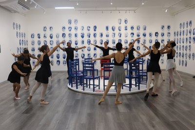 Aula de ballet ocupa Pinacoteca em ação educativa “Memória em Movimento”