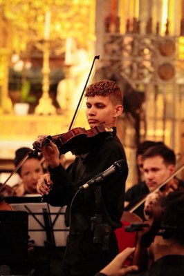 Lucas Kauã começou na extensão aos 13 anos e ingressa na Licenciatura em Música com ênfase em violino