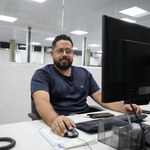 Estudante cria método de estudo que une leitura e impacto social