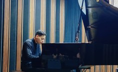 Estudante Natã Costa em concurso de piano em São Paulo