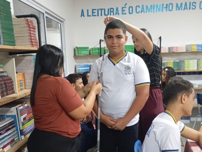 Atividades utilizaram dados dos próprios estudantes, como idade, altura e número de irmãos, para construção de tabelas, médias aritméticas e gráficos