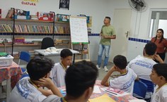 Projeto de extensão de Geografia leva ensino de estatística para escolas públicas