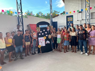 Comunidade do município de Branquinha, na Zona da Mata alagoana, participante do projeto, em curso de técnicas para criar porta-joias e jogos americanos