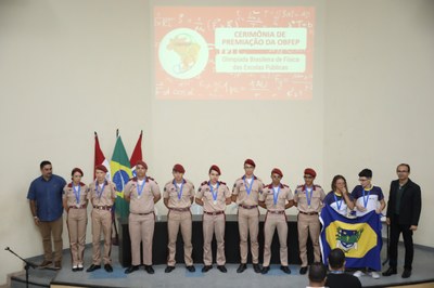 Estudantes premiados na OBFEP