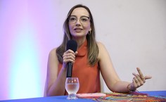 A coordenadora do Bacharelado em Inteligência Artificial, Cristina Tenório