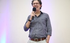 A palestra “Quem ensina as máquinas? ", ministrada pelo professor George Darmiton, da UFPE