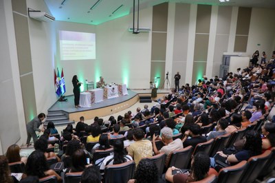 Palestra de Sara Wagner Yok na aula inaugural do semestre letivo 2026.2 da Ufal
