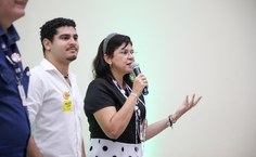 Matheus, do DCE, e a vice-reitora Eliane Cavalcanti