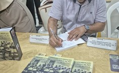 Professor Ivanildo Santos durante lançamento de obra no Congresso Brasileiro de História da Educação